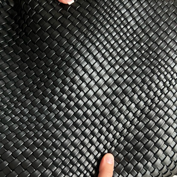 Elegant Black Woven Tote Bag - Picture 2 of 4